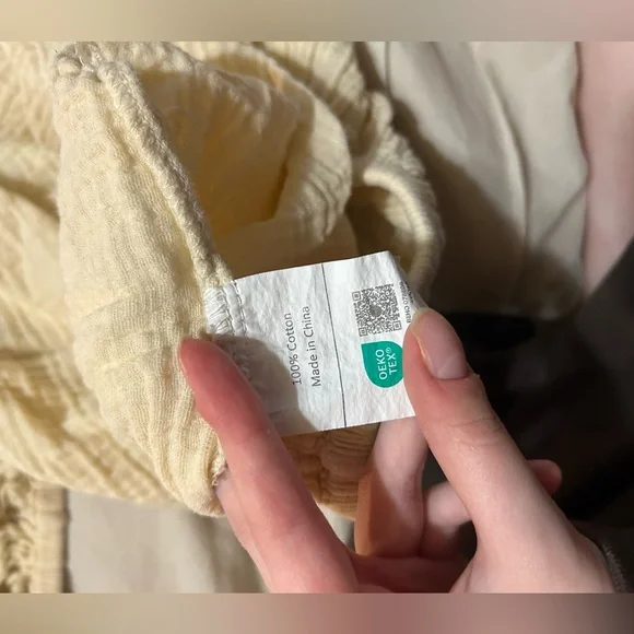 YELLOW MUSLIN CRIB SHEET - Picture 2 of 5